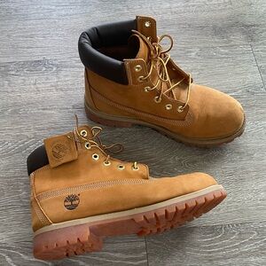 EUC Timberland GOLD/BROWN Boot, Minor scuff barely noticeable .Worn a few times